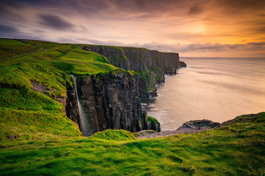 Cliffs_of_Moher900.jpg